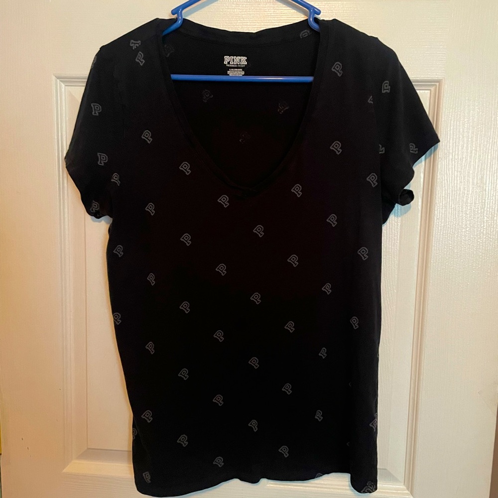 PINK Victoria’s Secret Black V-Neck. Size Large.